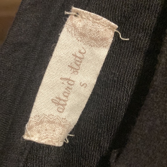 Black 3/4 shirt with fuzzy cuffs - Picture 3 of 3